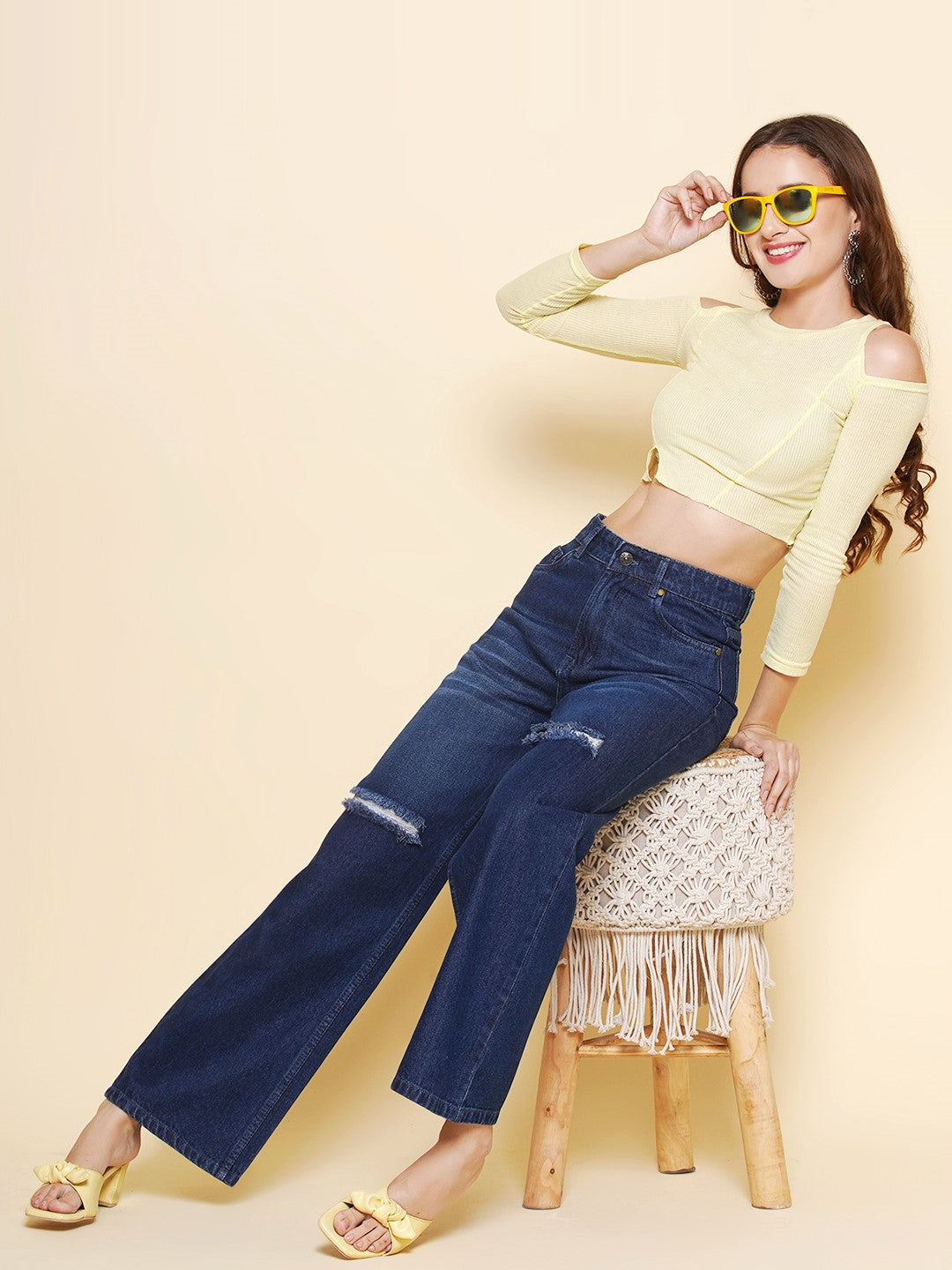 Women Knee Slit Jeans in Dark Blue