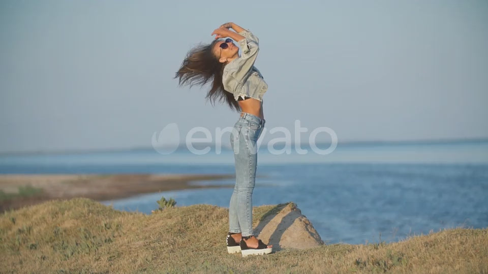 Load video: Women&#39;s Denim